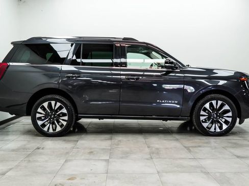 Used 2025 Ford Expedition Platinum w/ Driver's Package AWD/4WD image 10