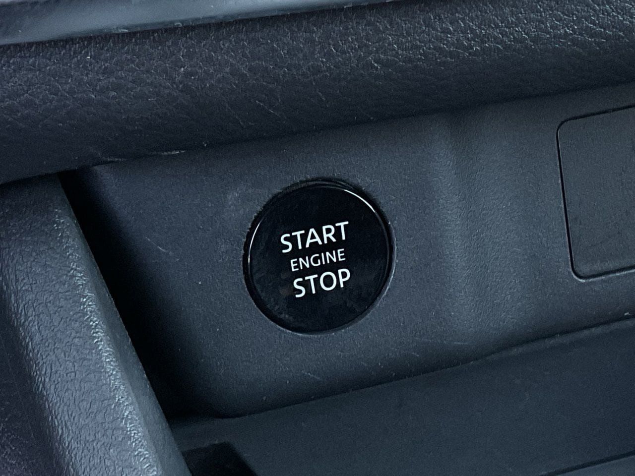 Used 2025 Nissan Rogue SV FWD image 27