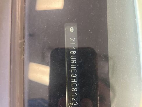 Used 2017 Toyota Corolla SE image 2