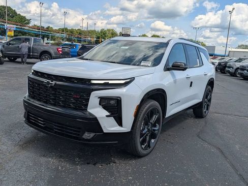New 2027 Chevrolet Traverse RS w/ LPO, Floor Liner Package AWD/4WD image 3