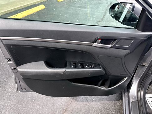 Used 2019 Hyundai Elantra SE w/ Cargo Package image 12