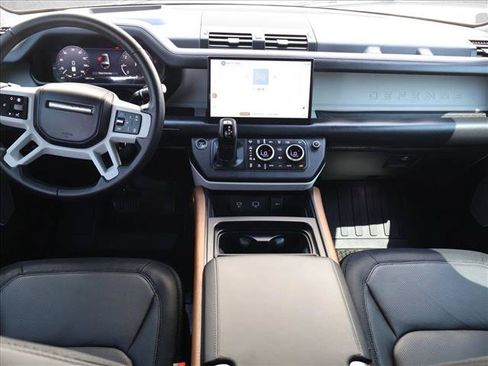 Used 2024 Land Rover Defender 130 X-Dynamic SE AWD/4WD image 25