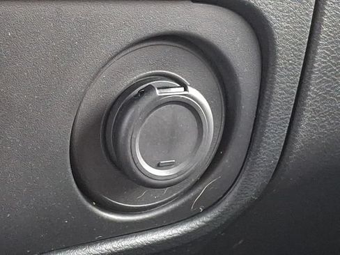 Used 2025 Nissan Frontier SV RWD image 25