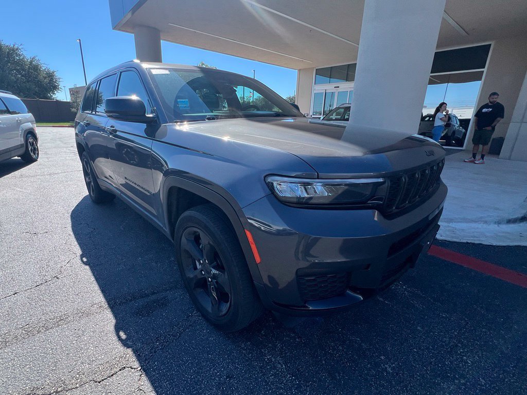 Used 2023 Jeep Grand Cherokee L Laredo AWD/4WD image 2