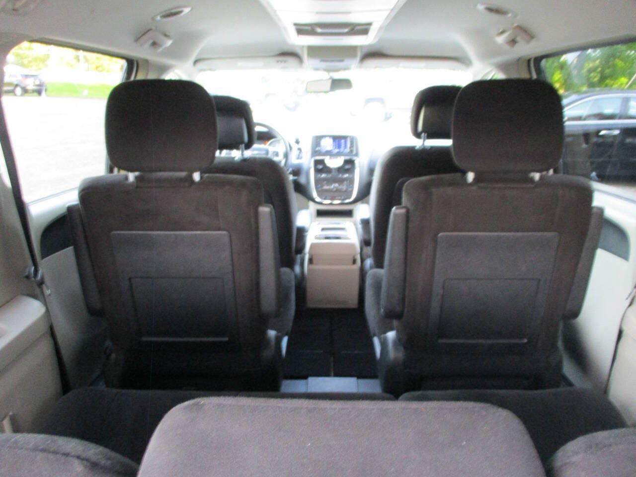 Used 2012 Chrysler Town & Country Touring FWD image 25