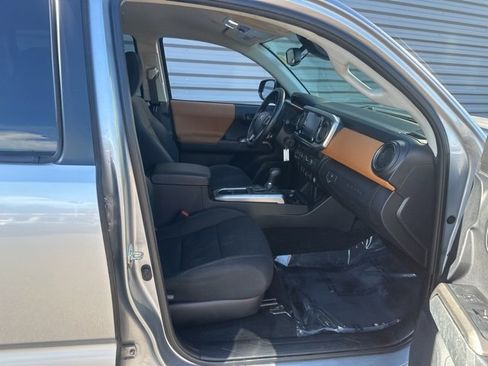 Used 2020 Toyota Tacoma SR5 image 31