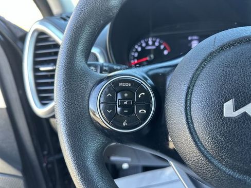 Used 2022 Kia Soul LX image 18