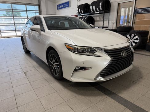 Used 2016 Lexus ES 350 w/ Luxury Package w/Wood Trim FWD image 1