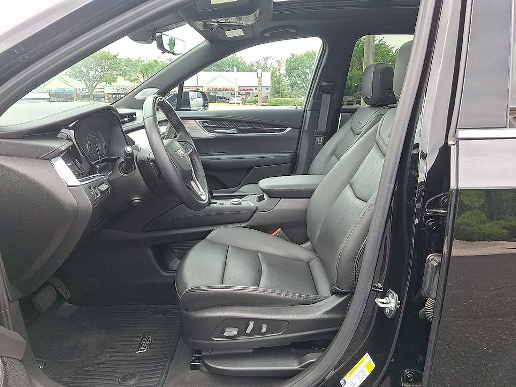 Used 2025 Cadillac XT6 Premium Luxury w/ Technology Package AWD/4WD image 15