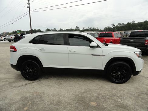Used 2020 Volkswagen Atlas Cross Sport SE FWD image 5