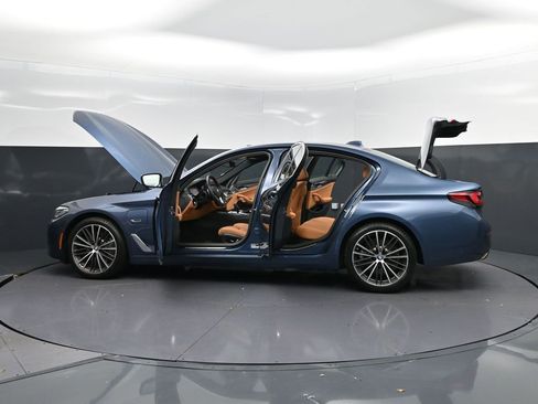 Used 2023 BMW 530e xDrive w/ Convenience Package image 46