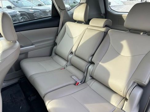Used 2014 Toyota Prius V Five image 31
