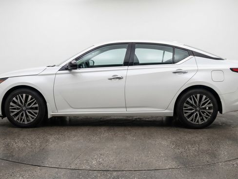Used 2025 Nissan Altima 2.5 SV FWD image 5
