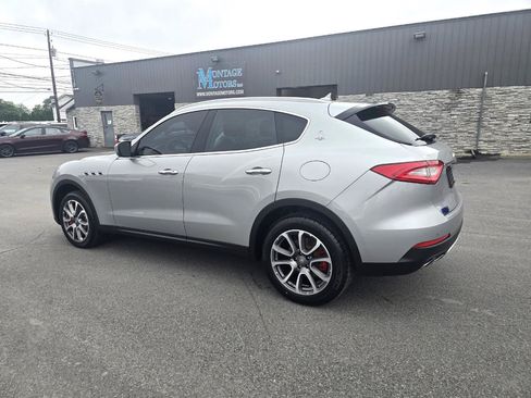 Used 2017 Maserati Levante S AWD/4WD image 4