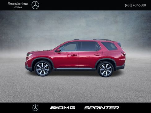 Used 2023 Honda Pilot Touring image 2