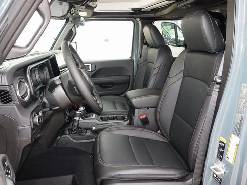 New 2025 Jeep Gladiator Sport image 10