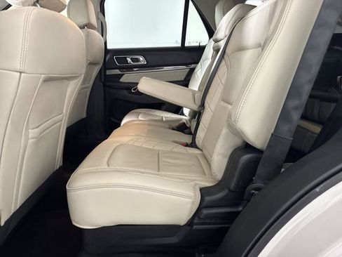 Used 2017 Ford Explorer Platinum image 21