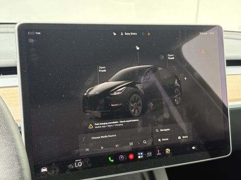 Used 2024 Tesla Model Y 2WD image 21