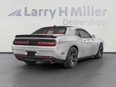 Used 2023 Dodge Challenger SRT Hellcat w/ Driver Convenience Group image 2