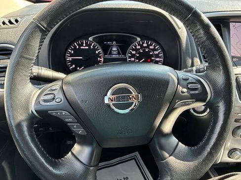 Used 2019 Nissan Pathfinder SL AWD/4WD image 39