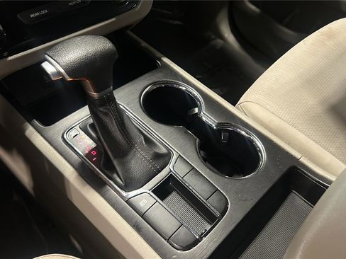 Used 2021 Kia Sedona LX FWD image 19