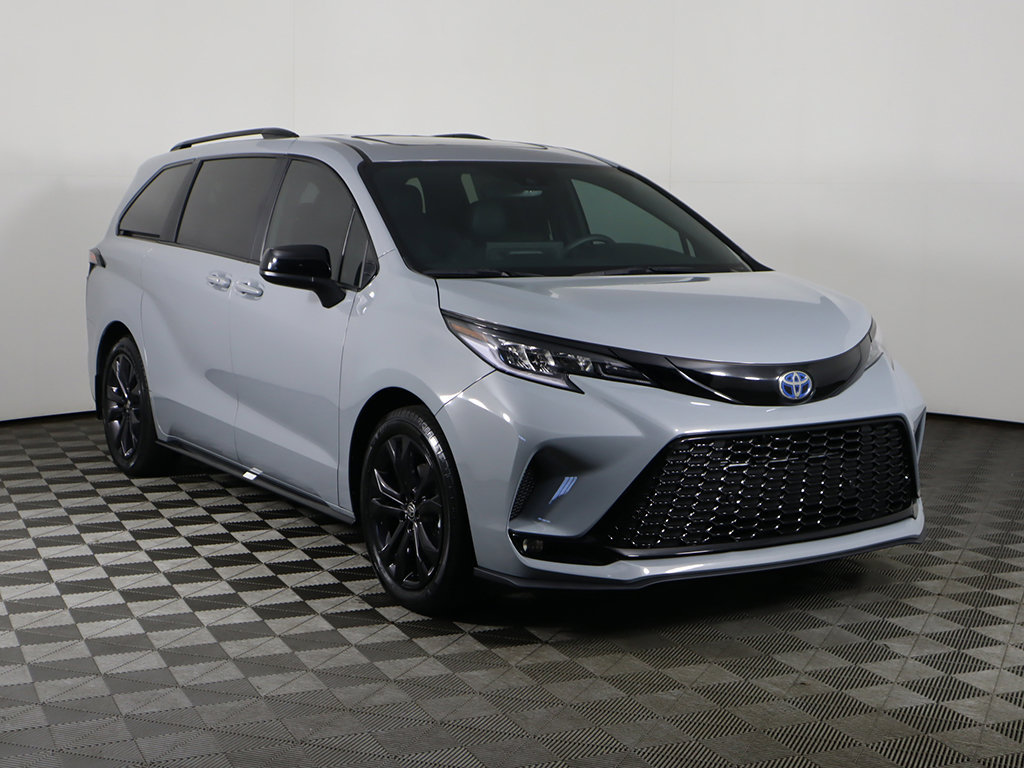 Used 2025 Toyota Sienna XSE FWD image 54