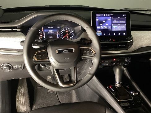 Used 2024 Jeep Compass Latitude AWD/4WD image 10