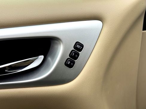 Used 2019 Nissan Pathfinder Platinum image 16