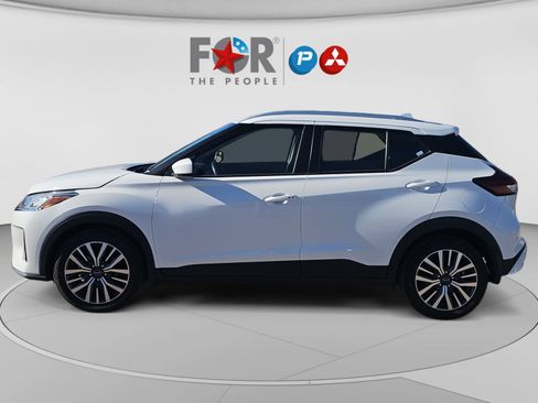 Used 2024 Nissan Kicks SV FWD image 2