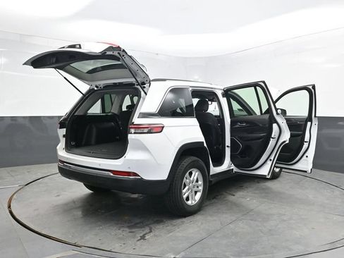Used 2022 Jeep Grand Cherokee Laredo AWD/4WD image 54