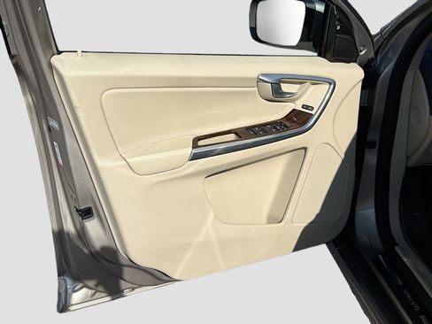 Used 2015 Volvo XC60 T5 Platinum image 22