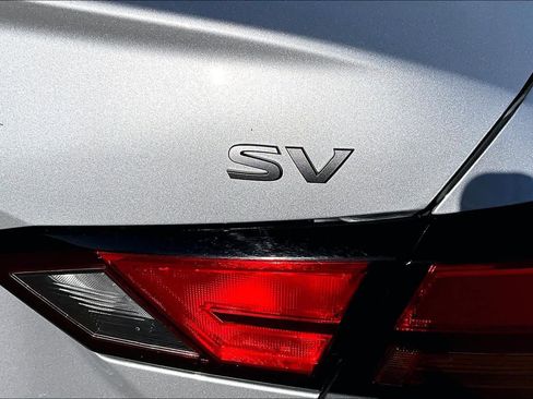 Used 2024 Nissan Altima 2.5 SV image 10