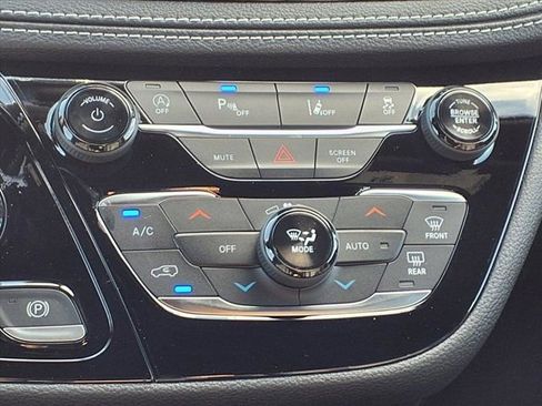 New 2026 Chrysler Pacifica Select image 9