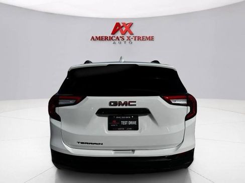 Used 2023 GMC Terrain SLE w/ Driver Convenience Package FWD image 4