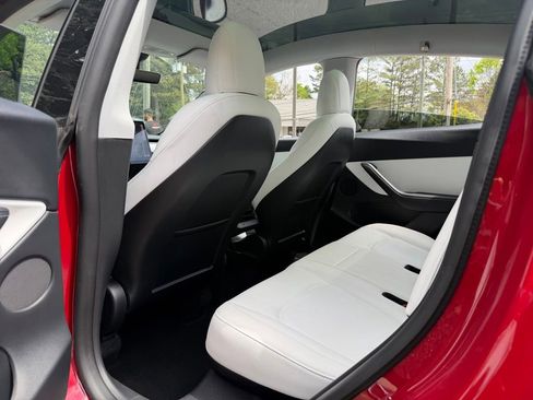 Used 2021 Tesla Model Y Long Range image 30