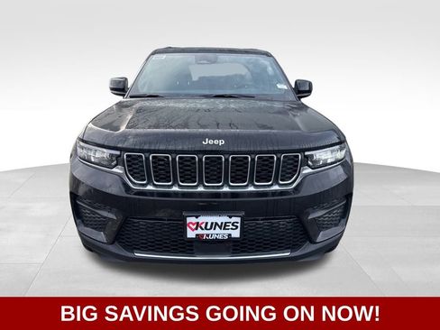 New 2025 Jeep Grand Cherokee Laredo image 3