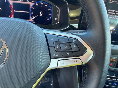 Certified 2025 Volkswagen Jetta SEL image 18