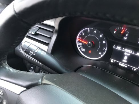 Used 2017 GMC Acadia SLE image 18