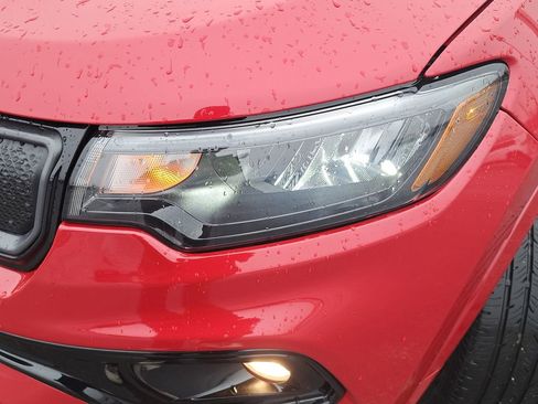 Certified 2022 Jeep Compass Limited image 31