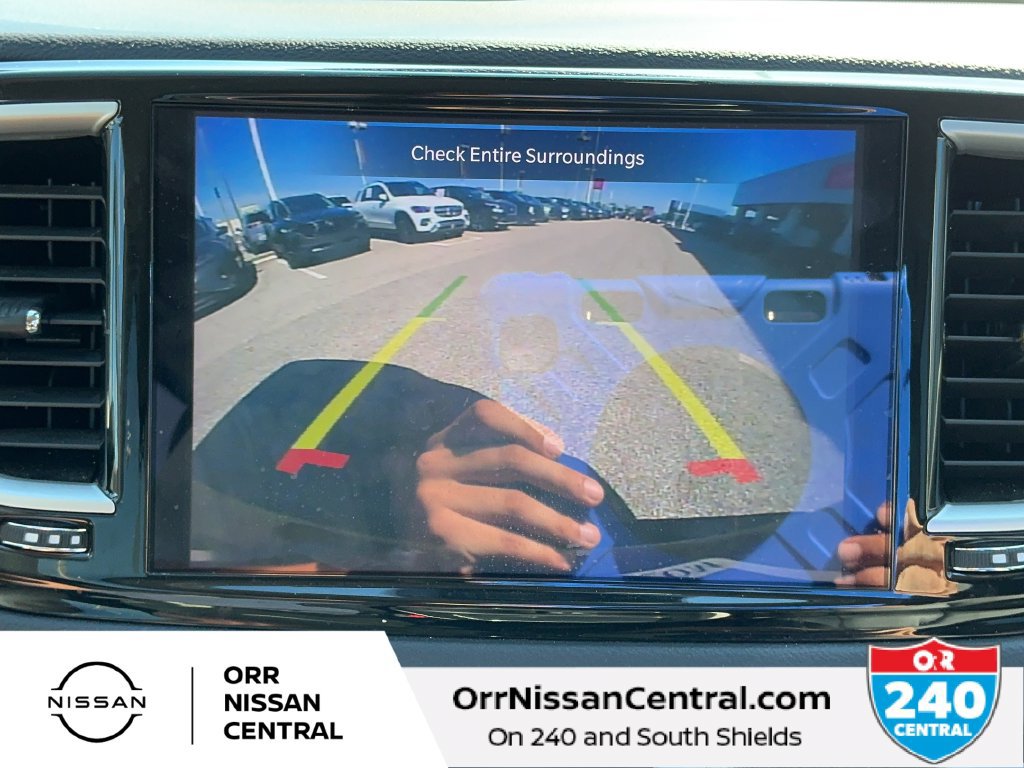 Used 2024 Chrysler Pacifica Touring-L FWD image 25