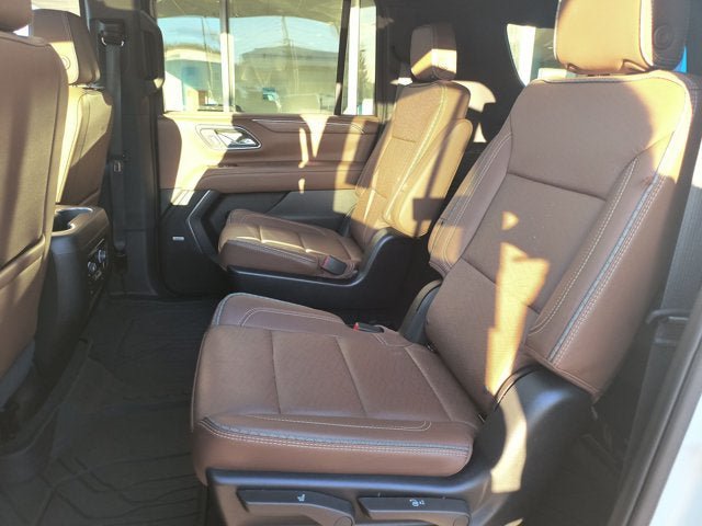 Used 2024 Chevrolet Suburban High Country AWD/4WD image 23