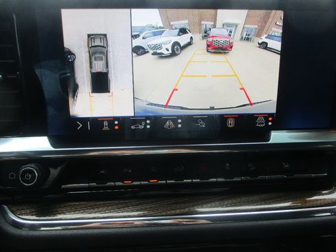 Used 2024 Chevrolet Silverado 1500 LT Trail Boss w/ LT Trail Boss Premium Package AWD/4WD image 6