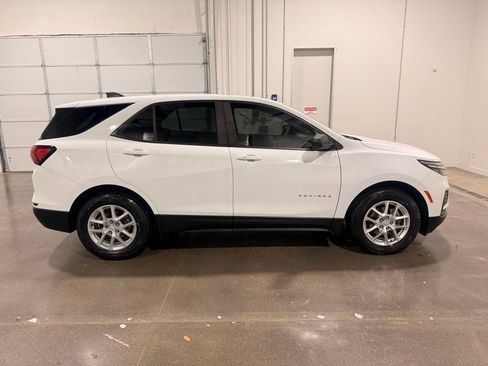 Used 2024 Chevrolet Equinox LS w/ LS Convenience Package image 5