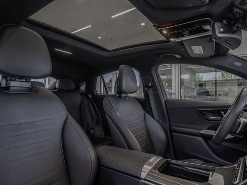 Used 2024 Mercedes-Benz GLC 300 4MATIC image 32