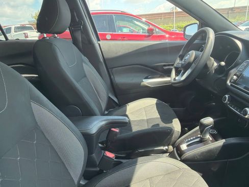 Used 2020 Nissan Kicks SV w/ Exterior Package FWD image 2