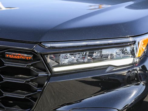 Used 2025 Honda Pilot TrailSport image 4