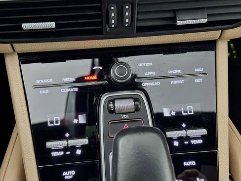 Certified 2019 Porsche Cayenne image 18