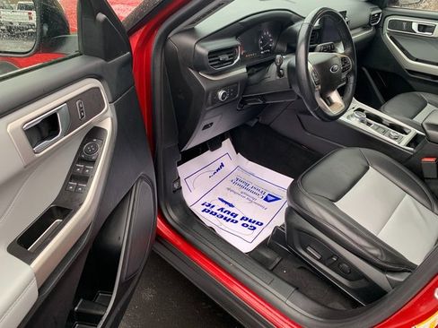 Used 2022 Ford Explorer XLT w/ Equipment Group 202A image 11