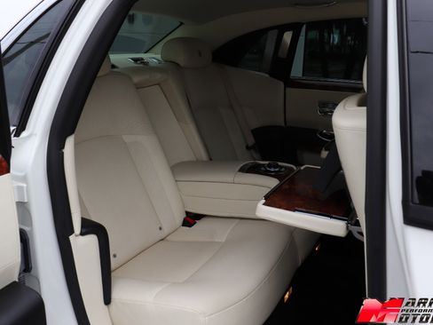 Used 2010 Rolls-Royce Ghost image 25