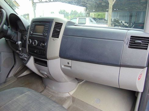 Used 2018 Mercedes-Benz Sprinter 2500 image 13